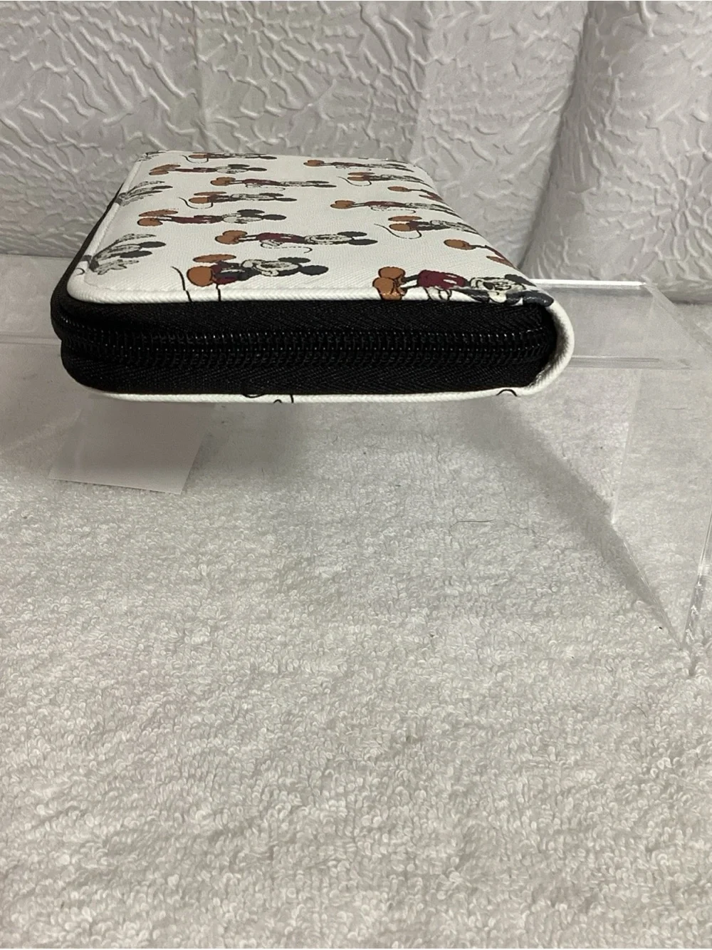 Bioworld Disney Mickey Mouse White Long Zip Around Graphic Wallet NEW